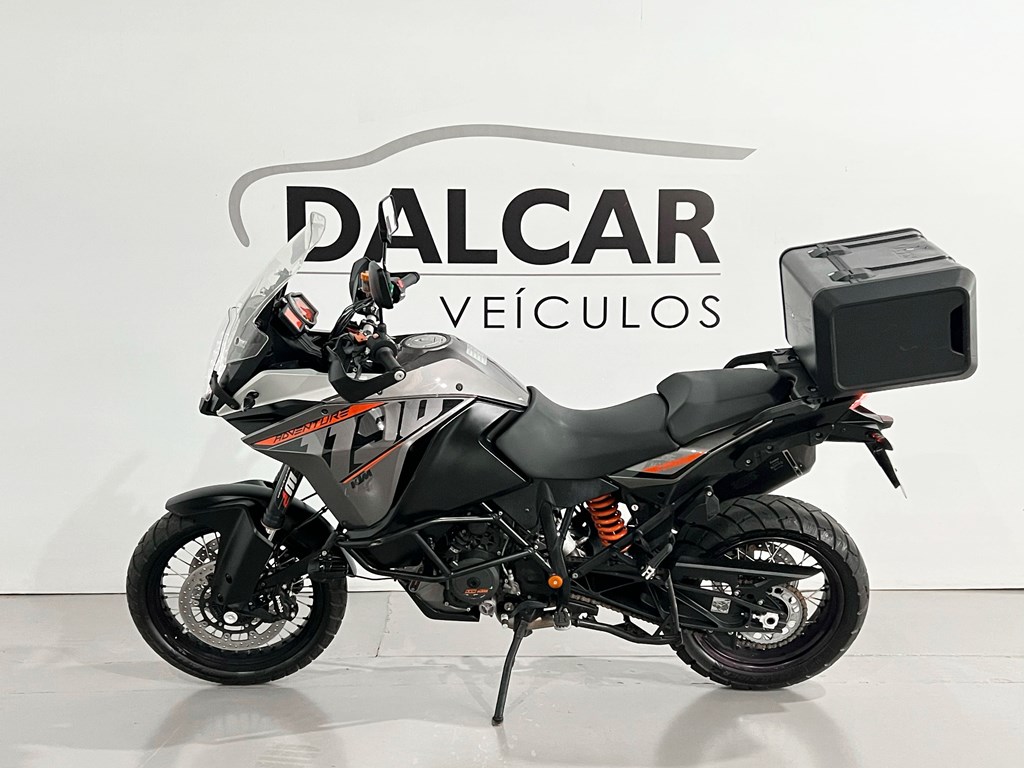 KTM 1190 ADVENTURE COM AKRAPOVIC + BAUS ORIGINAIS